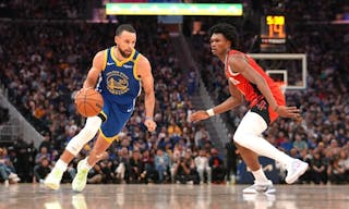 特伦斯·克劳福德因拒缴WBC制裁费被剥夺拳王头衔，引发争议，拳迷对其立场分化，争议持续。