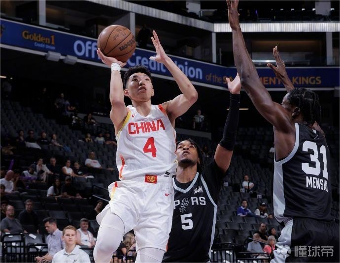 足球意大利名帅重返教练席，引全球媒体关注