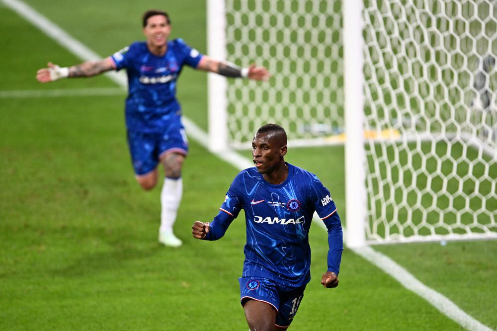 队记：克林根今天未参加完整训练，罗威已经开始恢复训练